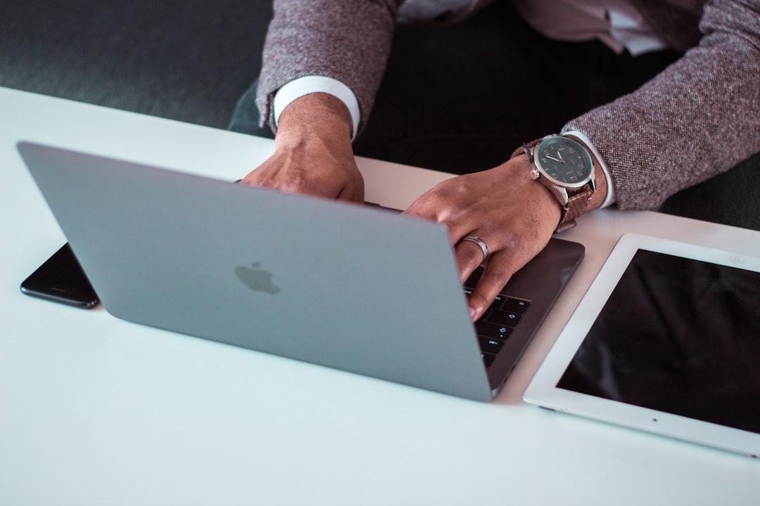 Gestionnaire de contenu digital et certifications clés