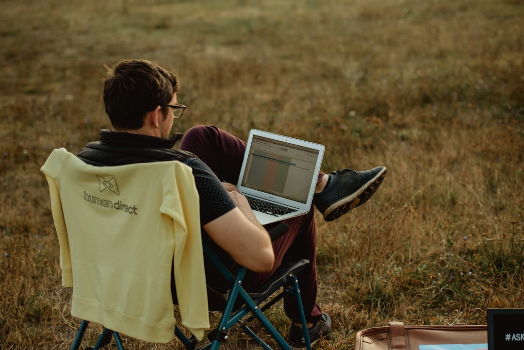 Logiciels IA 2025 : outils incontournables, ChatGPT, DALL·E