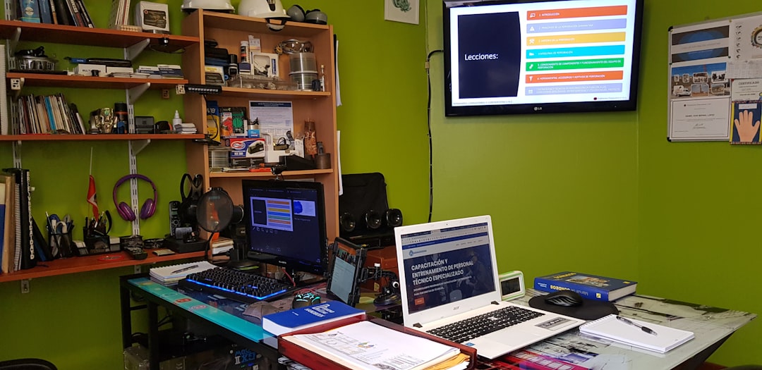 Qualifications en automatisation pour carrière digitale réussie.