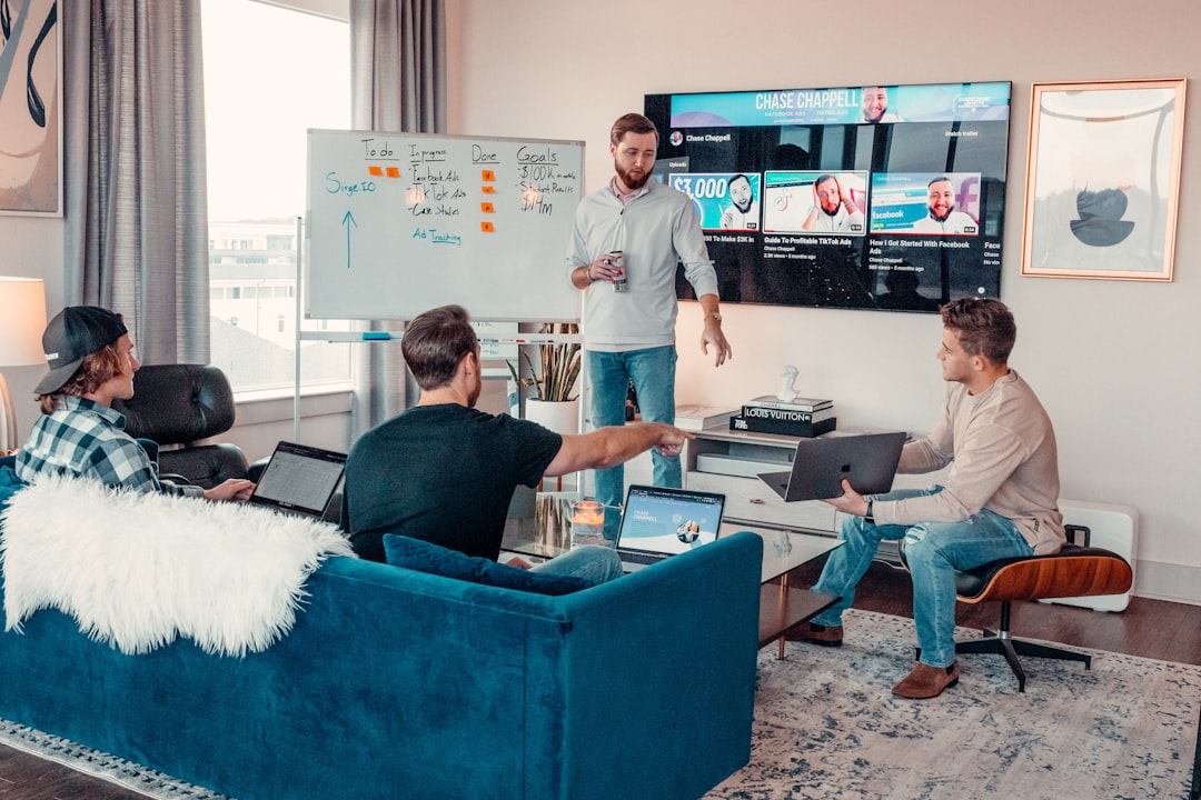 Reconversion professionnelle réussie dans le digital.